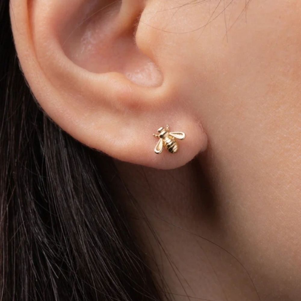 ONE Zoe Lev bee stud earring. 14k yellow gold.
